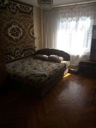 Апартаменты 3-комнатная квартира Мариуполь-3