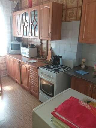 Апартаменты 3-комнатная квартира Мариуполь-6